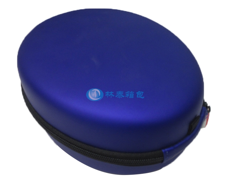 寶藍(lán)色頭戴式耳機(jī)包表面細(xì)節(jié)